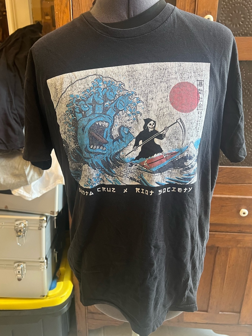 Santa Cruz/Riot Society T-shirt size M
